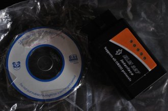 Внутри упаковки диск и сам адаптер
